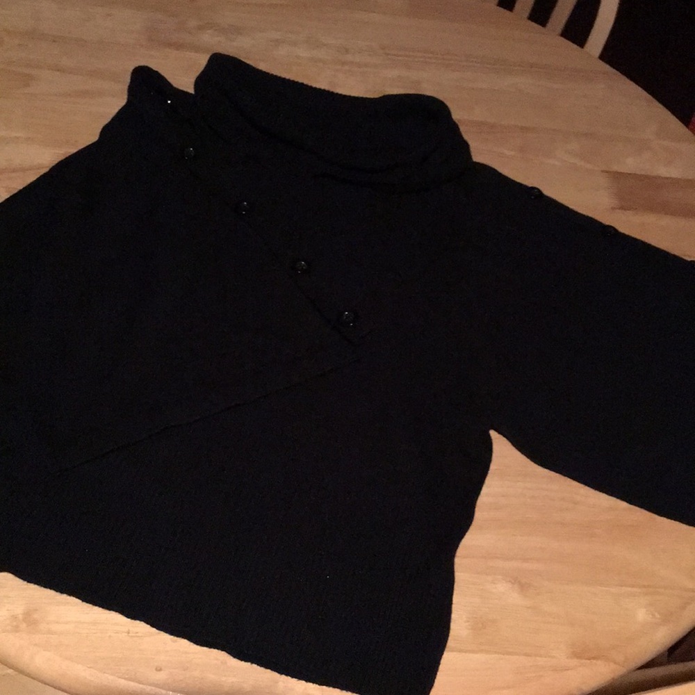 Black sweater-